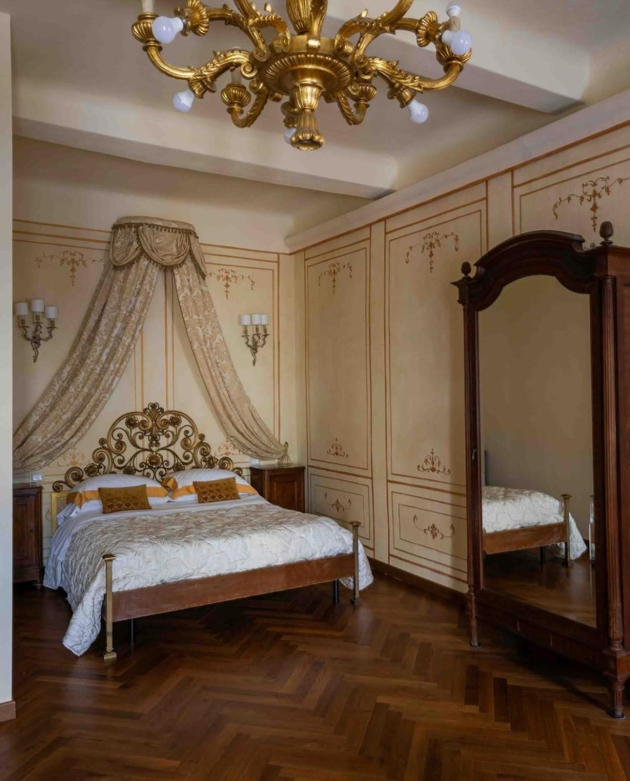 Palazzo Lari Sarzana Hotell Eksteriør bilde